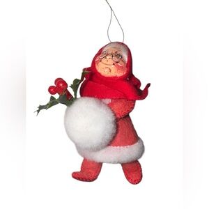 Vintage 1997 Annalee 3” Mrs. Santa Holding Muff and Holly Ornament NWT and box